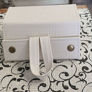 Elegant Cream Jewelry Travel Case